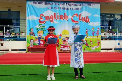 Ngày 24/12 /2022 Liên đội Trường tiểu học Đức Phú tổ chức sinh hoạt Câu lạc bộ Tiếng Anh năm học 2022 – 2023 . Với các nội dung thi như : Văn nghệ, tiểu phẩm, thuyết trình, rung chuông vàng, thiết kế thời trang …vv